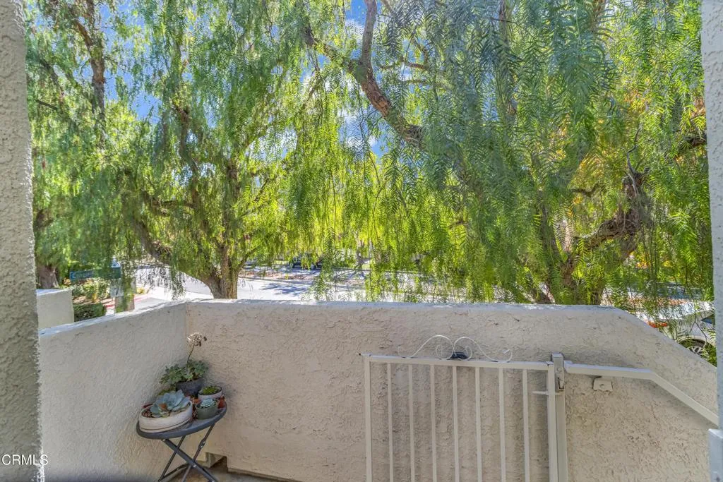 21334 Nandina Lane 204, Newhall, California 91321 home-pic-5