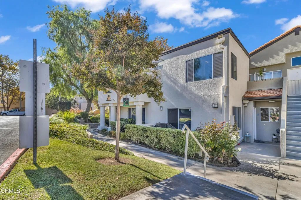 21334 Nandina Lane 204, Newhall, California 91321 home-pic-2