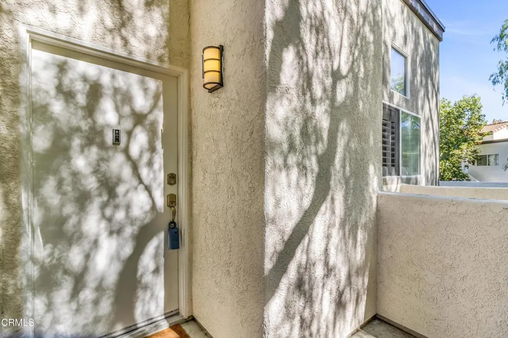 21334 Nandina Lane 204, Newhall, California 91321 home-pic-4
