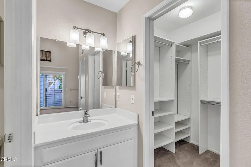 21334 Nandina Lane 204, Newhall, California 91321 home-pic-20