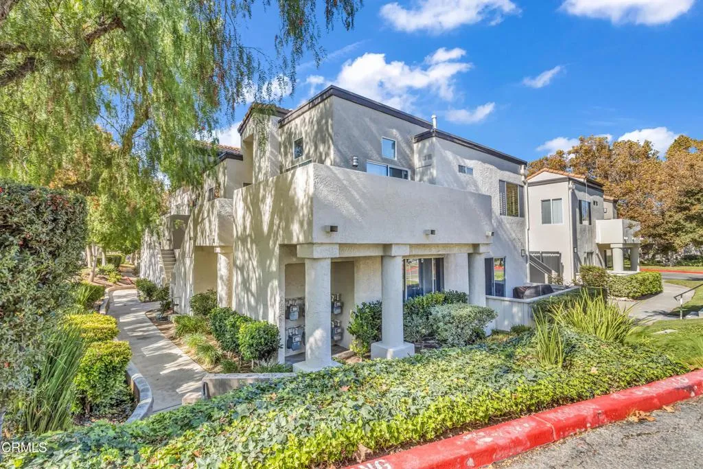 21334 Nandina Lane 204, Newhall, California 91321 home-pic-0