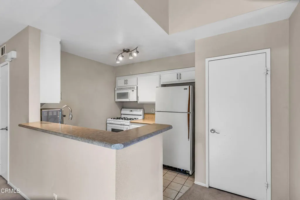 21334 Nandina Lane 204, Newhall, California 91321 home-pic-8