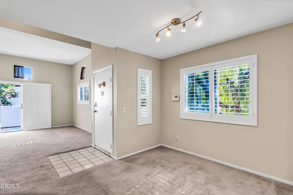 21334 Nandina Lane 204, Newhall, California 91321 home-pic-12