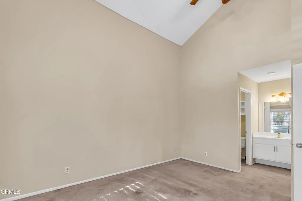 21334 Nandina Lane 204, Newhall, California 91321 home-pic-17
