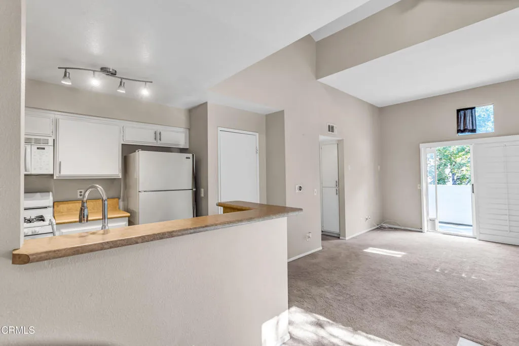 21334 Nandina Lane 204, Newhall, California 91321 home-pic-7