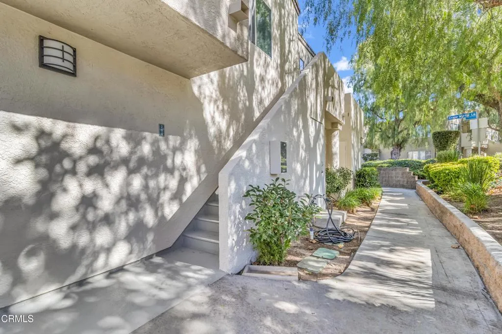 21334 Nandina Lane 204, Newhall, California 91321 home-pic-3