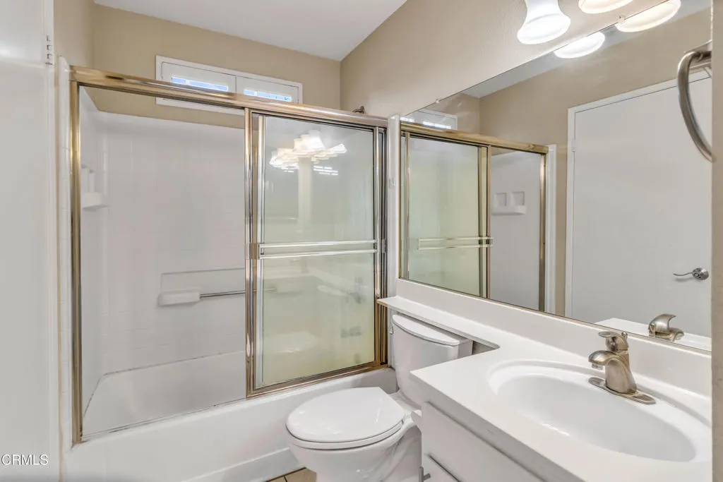 21334 Nandina Lane 204, Newhall, California 91321 home-pic-26