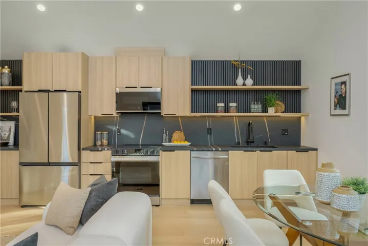 1160 Lucerne Boulevard, Los Angeles, California 90019