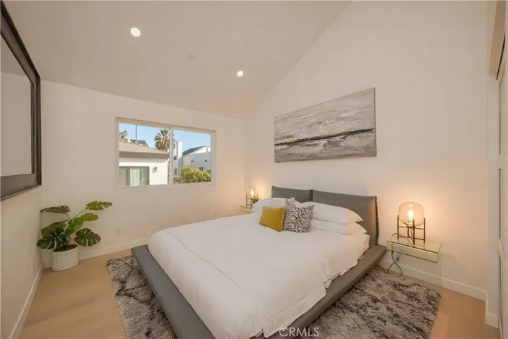 1160 Lucerne Boulevard, Los Angeles, California 90019