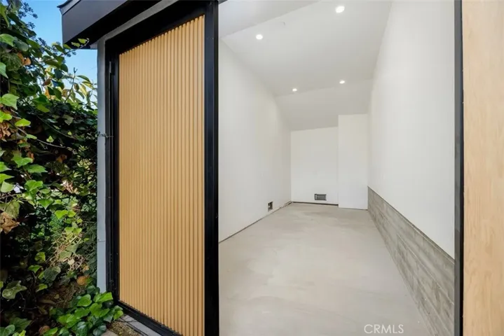 1160 Lucerne Boulevard, Los Angeles, California 90019