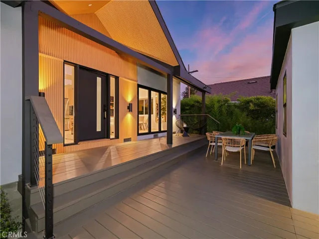 1160 Lucerne Boulevard, Los Angeles, California 90019