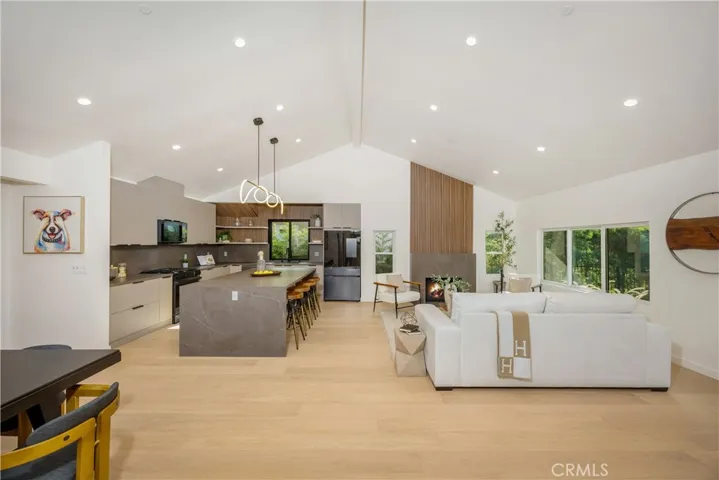 1160 Lucerne Boulevard, Los Angeles, California 90019