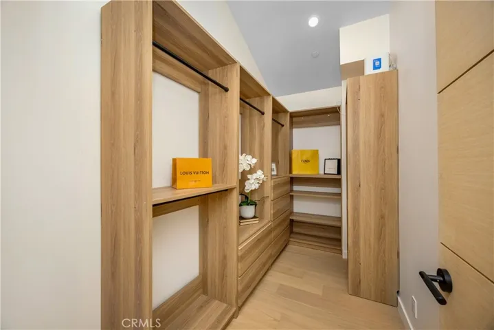 1160 Lucerne Boulevard, Los Angeles, California 90019