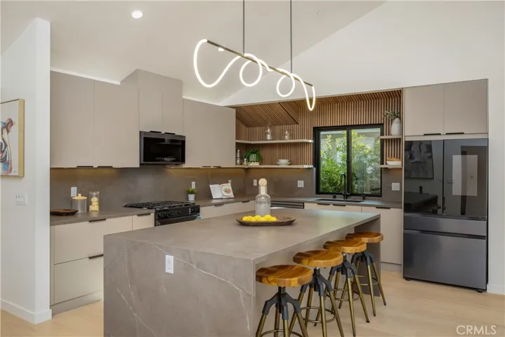 1160 Lucerne Boulevard, Los Angeles, California 90019