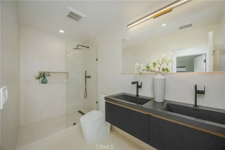 1160 Lucerne Boulevard, Los Angeles, California 90019
