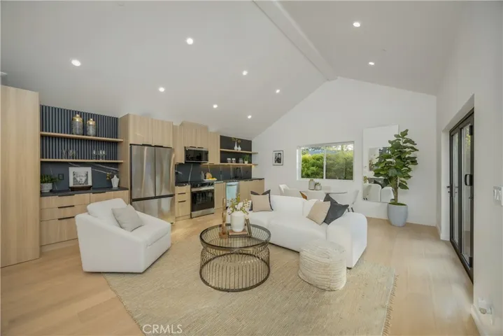 1160 Lucerne Boulevard, Los Angeles, California 90019