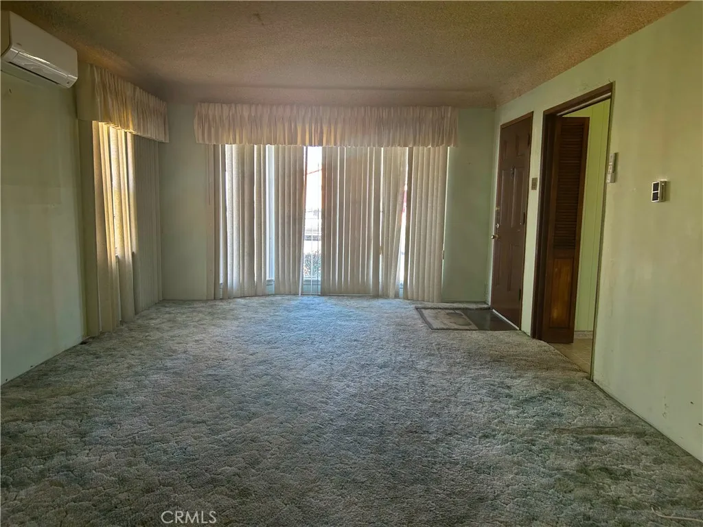 1418 W 93rd, Los Angeles, California 90047 home-pic-2
