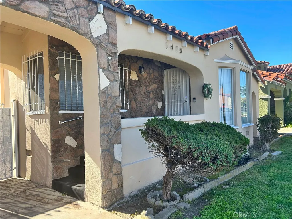 1418 W 93rd, Los Angeles, California 90047 home-pic-1