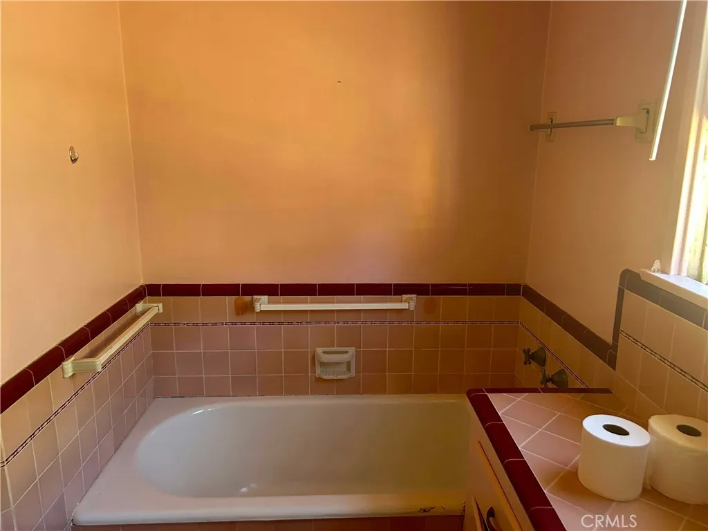 1418 W 93rd, Los Angeles, California 90047 home-pic-7