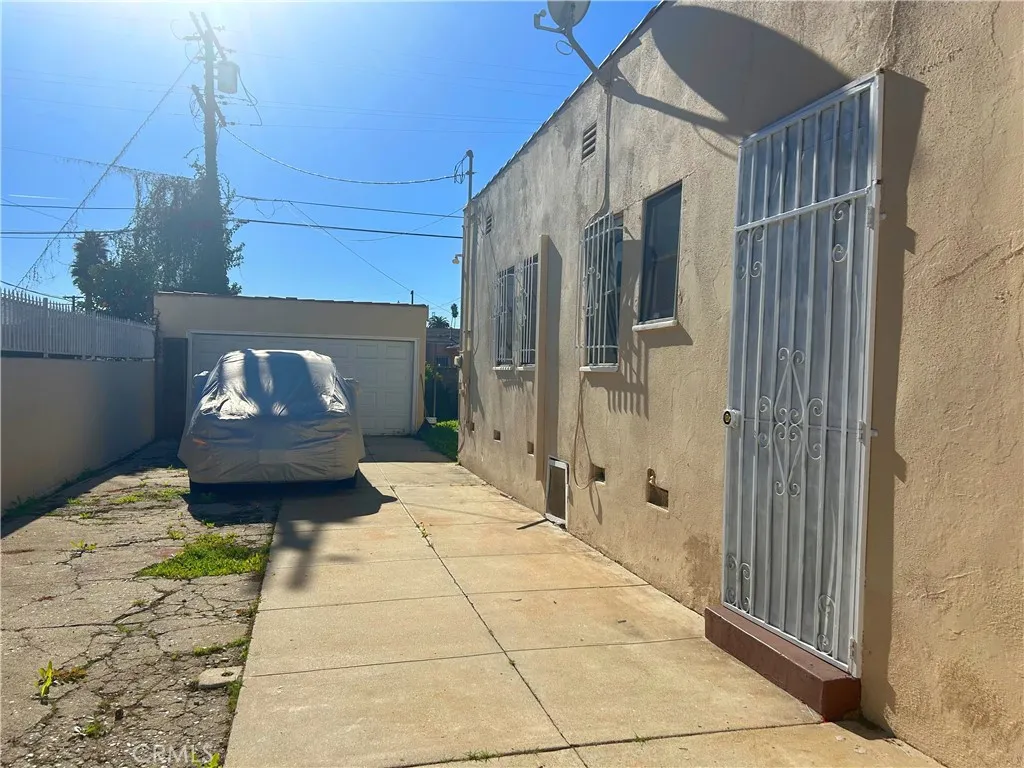 1418 W 93rd, Los Angeles, California 90047 home-pic-13