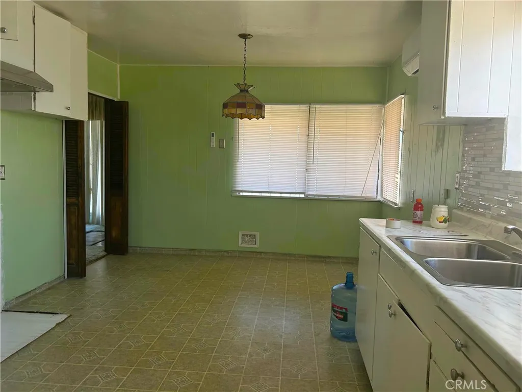 1418 W 93rd, Los Angeles, California 90047 home-pic-5