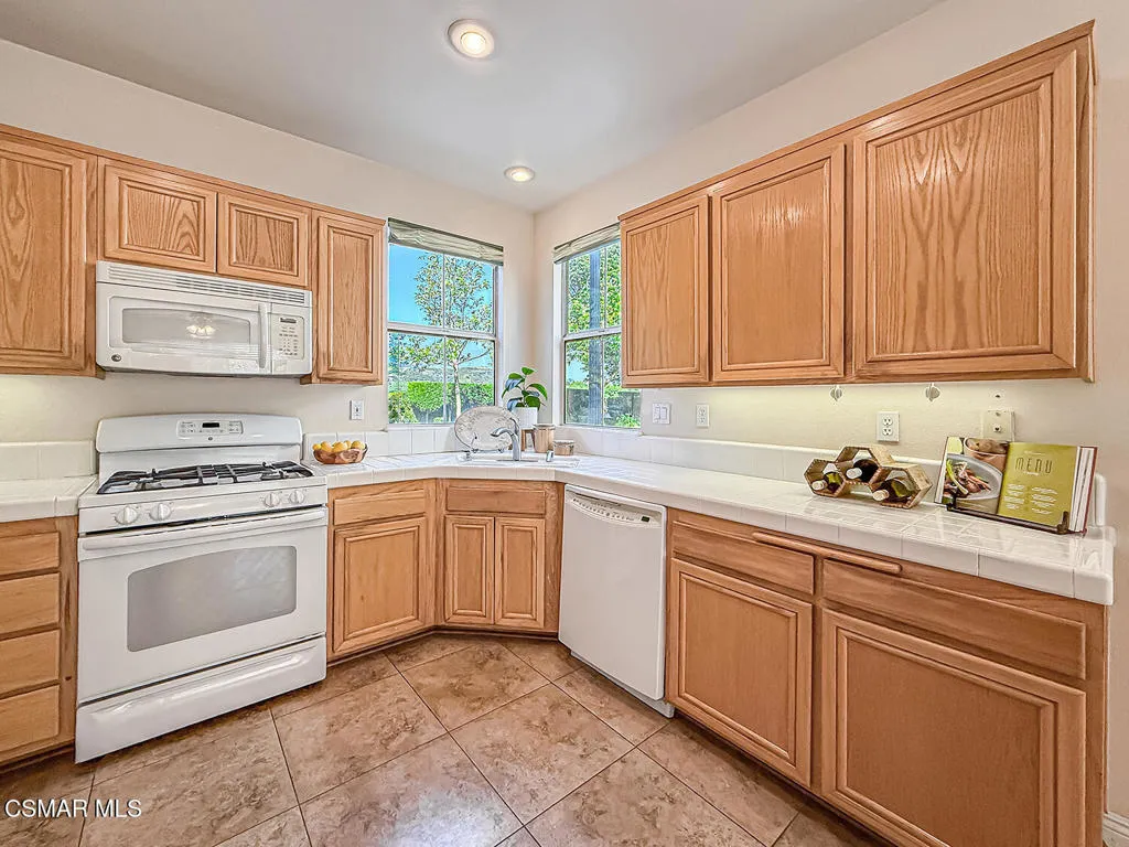 4030 Villamonte Court, Camarillo, California 93010 home-pic-13
