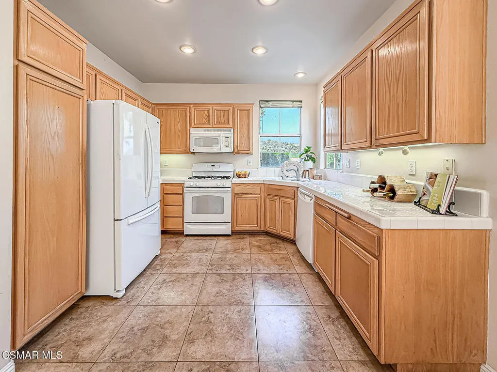 4030 Villamonte Court, Camarillo, California 93010 home-pic-12