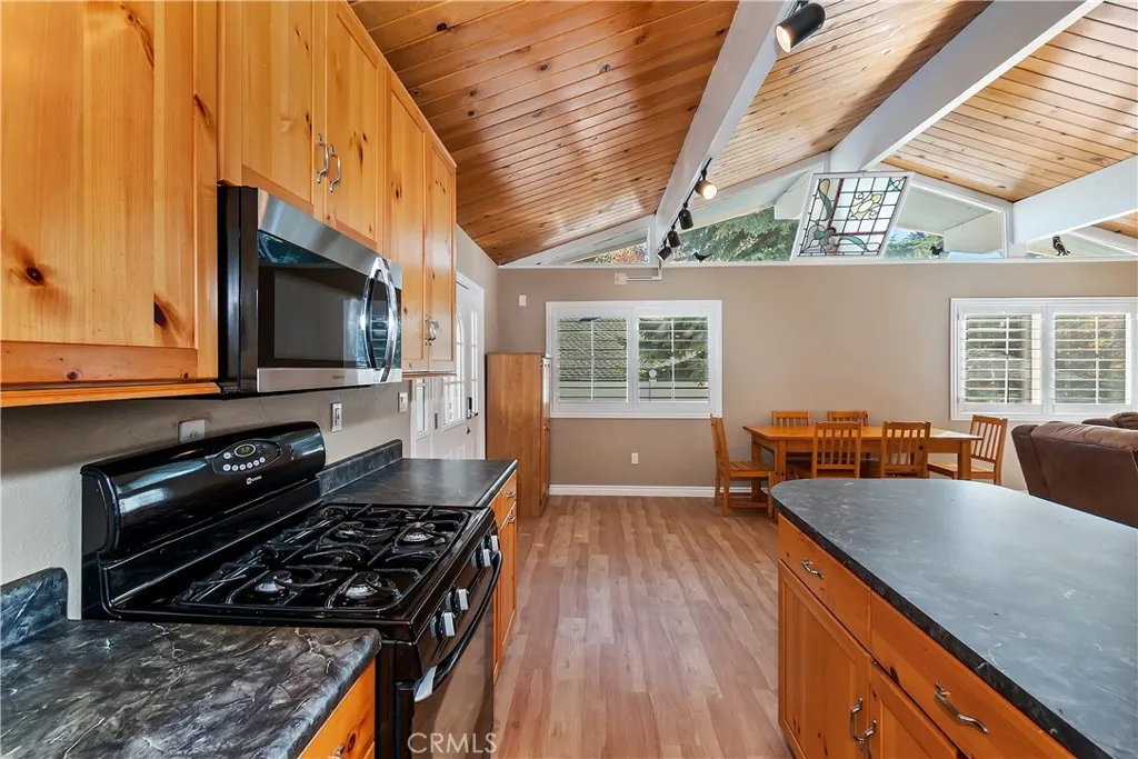 31435 Oakleaf, Running Springs, California 92382 home-pic-10