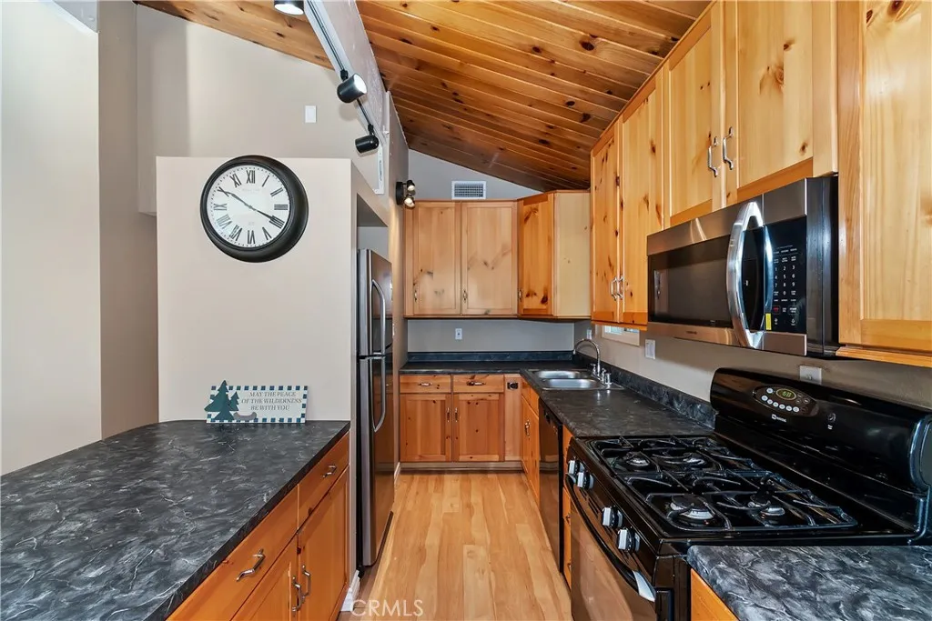 31435 Oakleaf, Running Springs, California 92382 home-pic-6