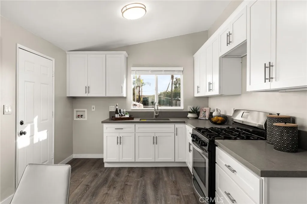 1422 Armsley Square, Ontario, California 91762 home-pic-5