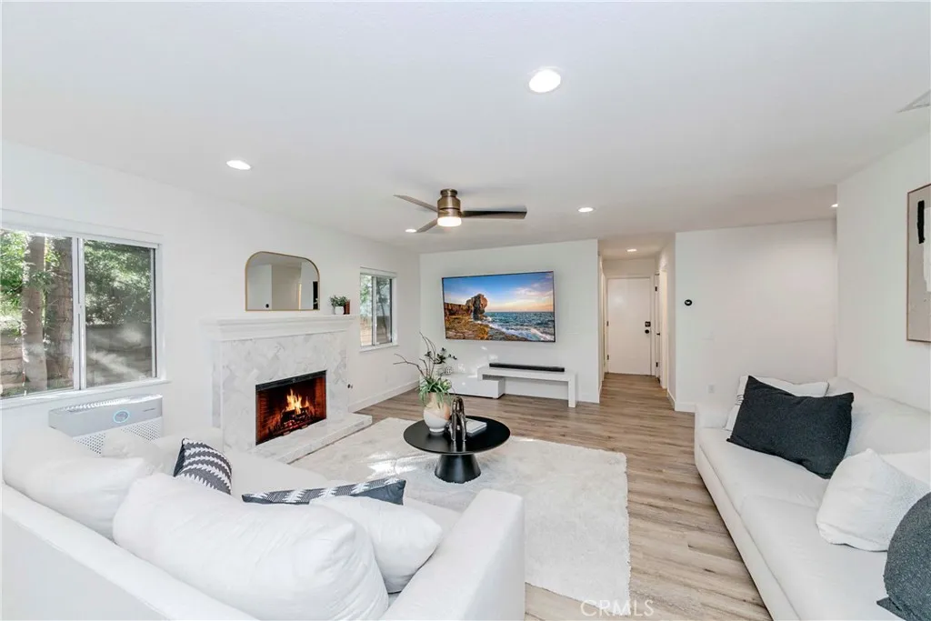 702 Oakcrest Avenue, Brea, California 92821 home-pic-25
