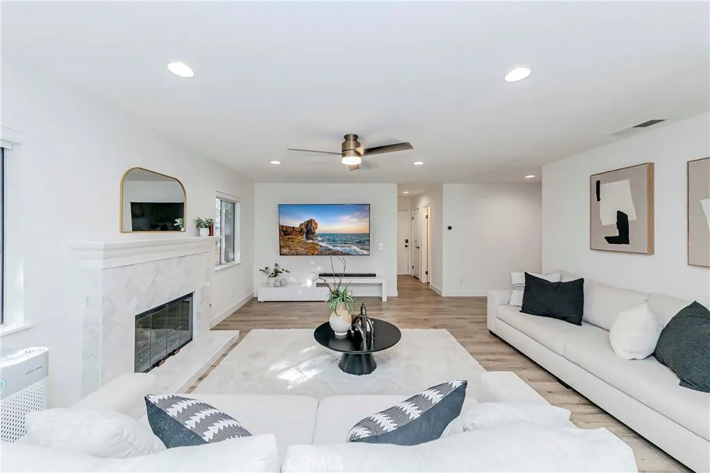 702 Oakcrest Avenue, Brea, California 92821 home-pic-24