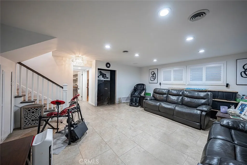 3176 Armourdale, Long Beach, California 90808 home-pic-16