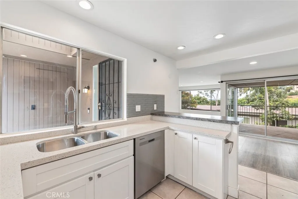 6273 Caminito Juanico, San Diego, California 92111 home-pic-6