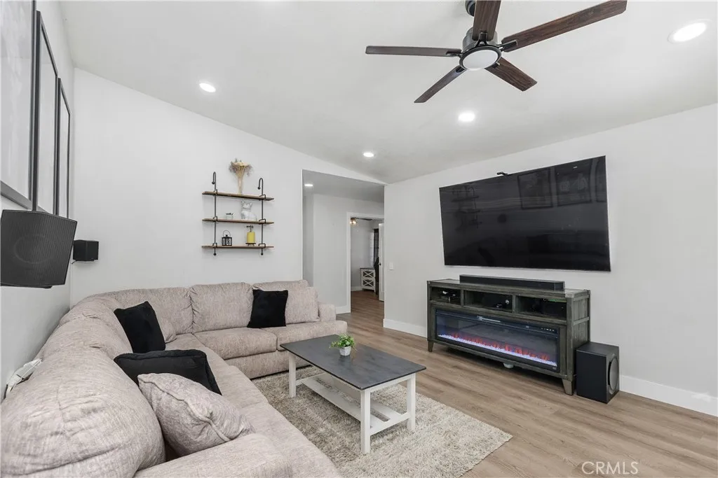 4725 Foxborough Court, Jurupa Valley, California 92509 home-pic-13