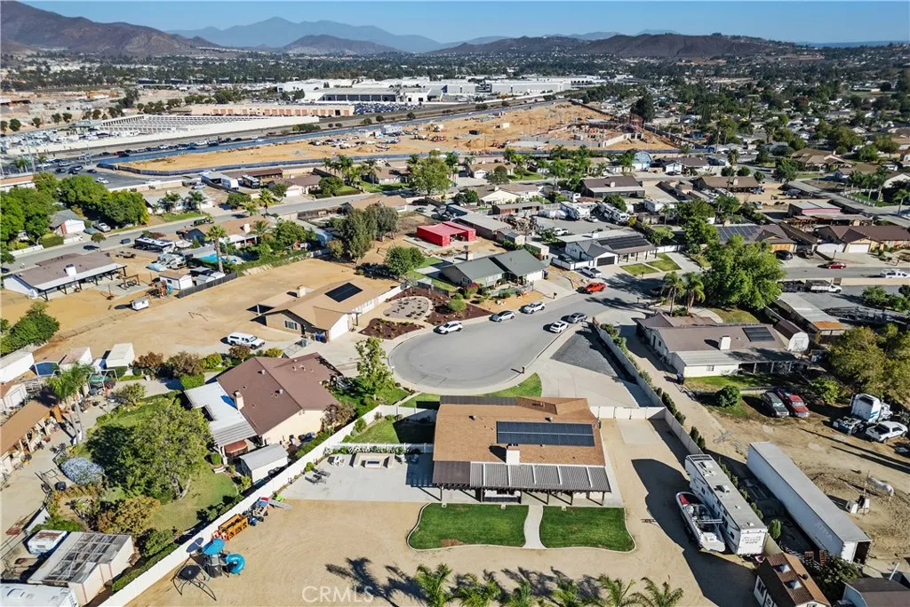4725 Foxborough Court, Jurupa Valley, California 92509 home-pic-7