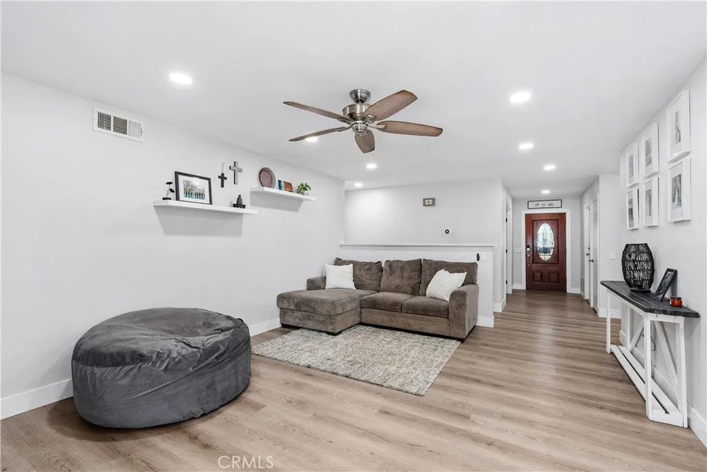 4725 Foxborough Court, Jurupa Valley, California 92509 home-pic-16