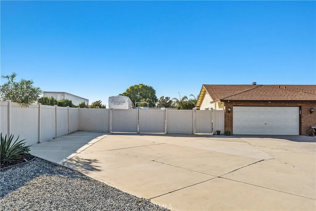 4725 Foxborough Court, Jurupa Valley, California 92509 home-pic-2