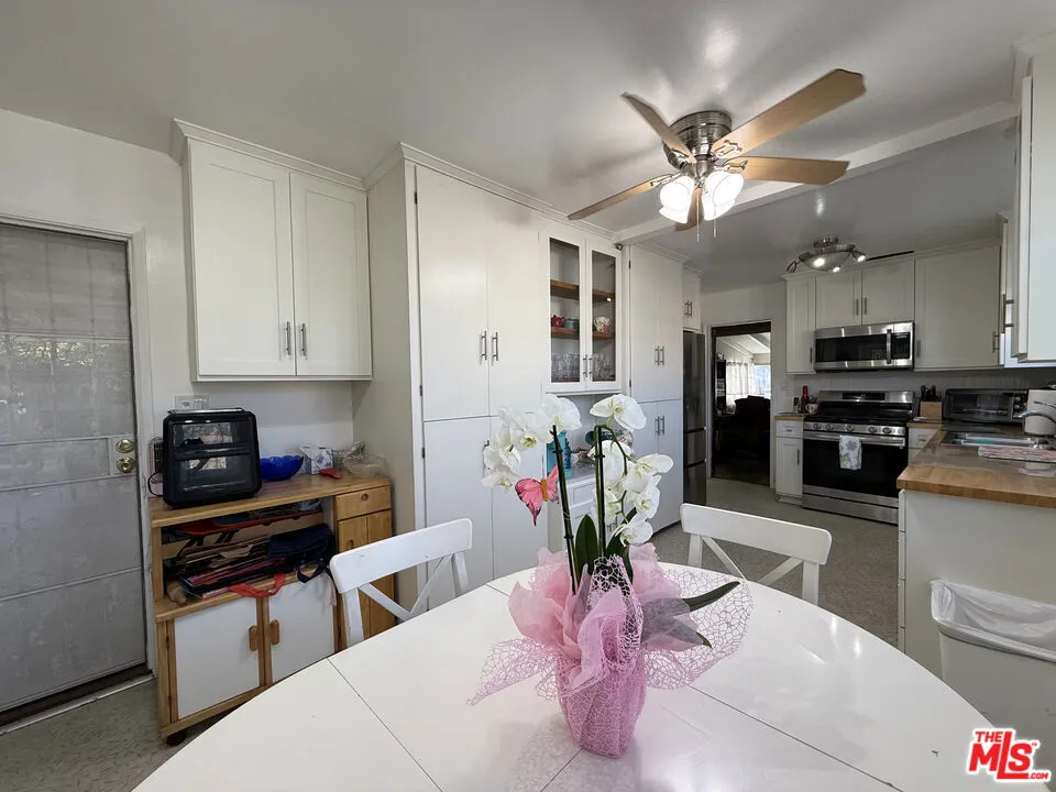 3810 S Dunsmuir Avenue, Los Angeles, California 90008 home-pic-21