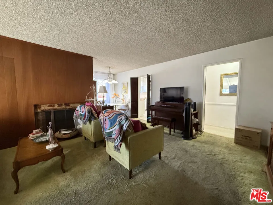 3810 S Dunsmuir Avenue, Los Angeles, California 90008 home-pic-2