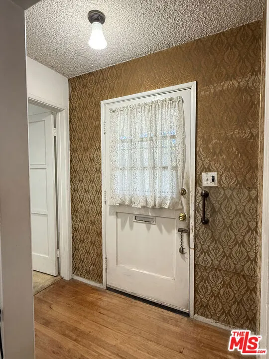 3810 S Dunsmuir Avenue, Los Angeles, California 90008 home-pic-1