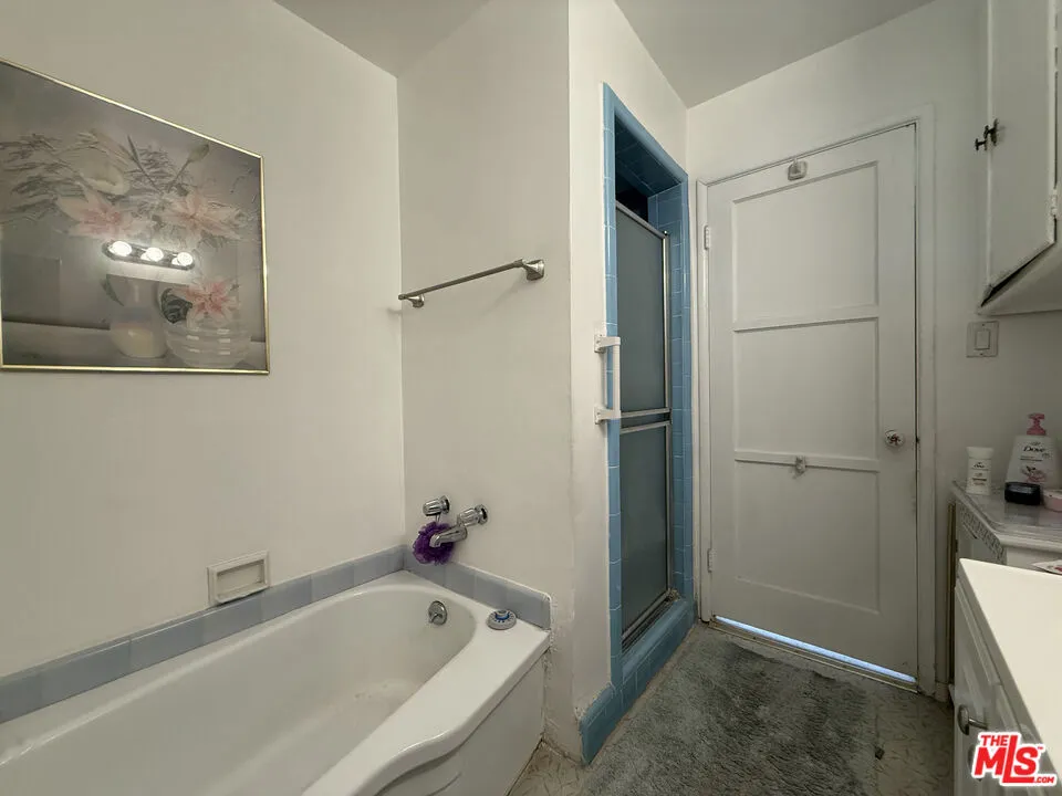 3810 S Dunsmuir Avenue, Los Angeles, California 90008 home-pic-16