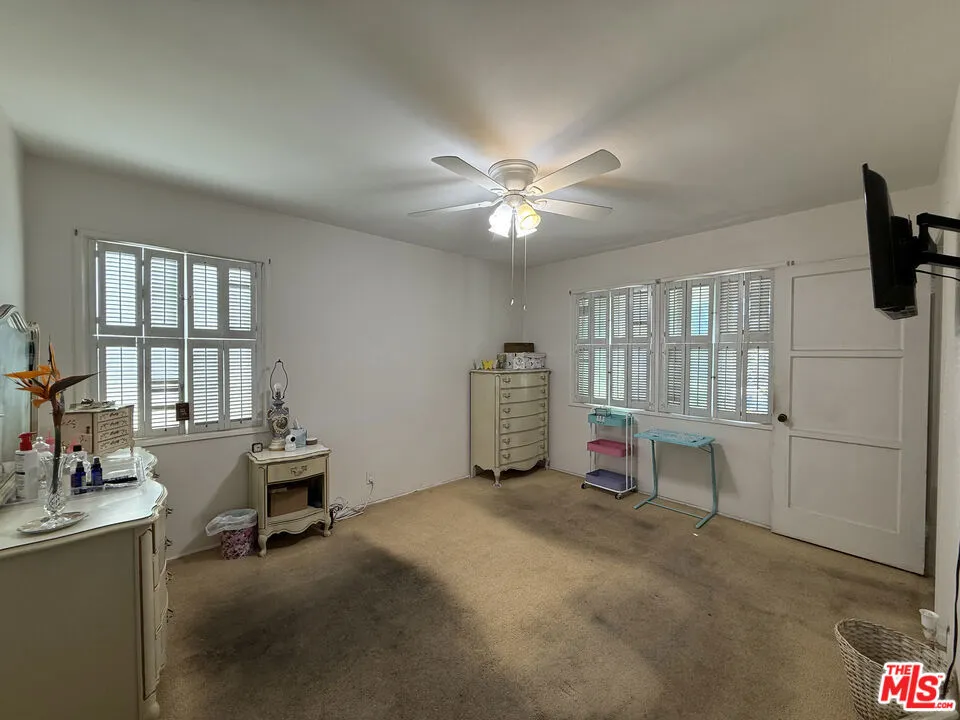 3810 S Dunsmuir Avenue, Los Angeles, California 90008 home-pic-10