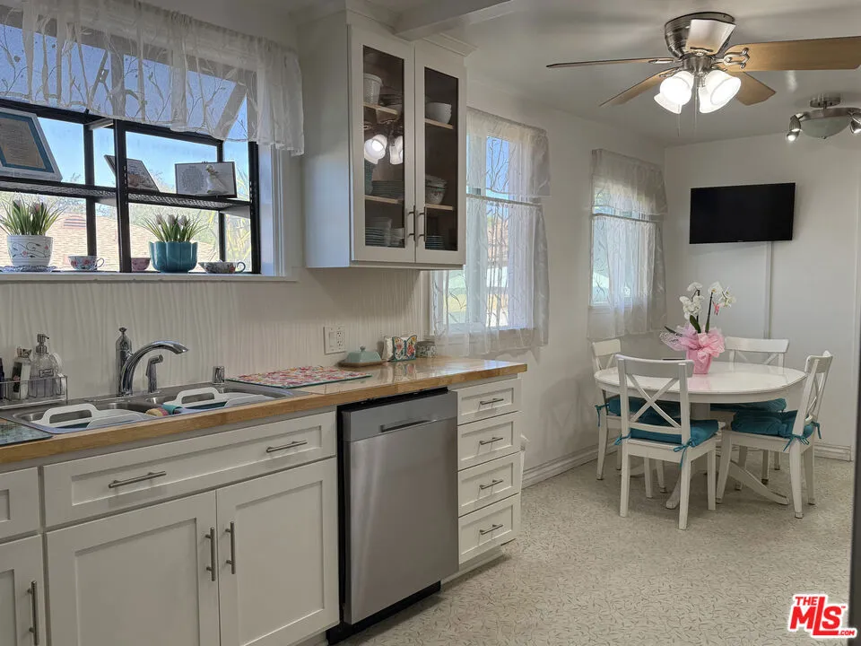 3810 S Dunsmuir Avenue, Los Angeles, California 90008 home-pic-19
