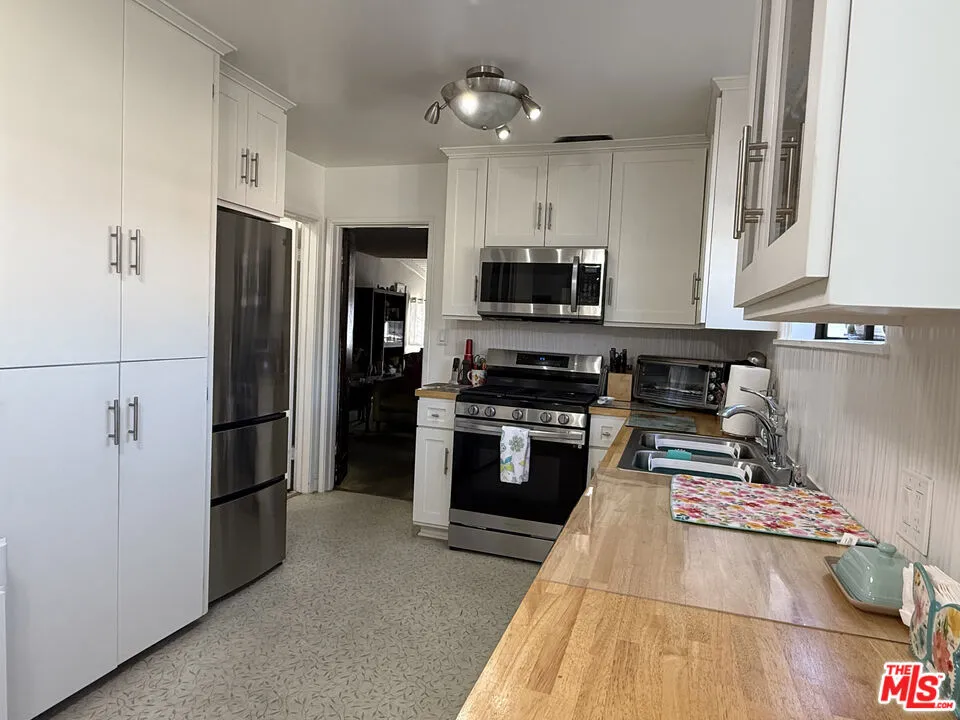 3810 S Dunsmuir Avenue, Los Angeles, California 90008 home-pic-20