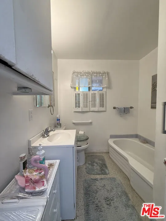 3810 S Dunsmuir Avenue, Los Angeles, California 90008 home-pic-15