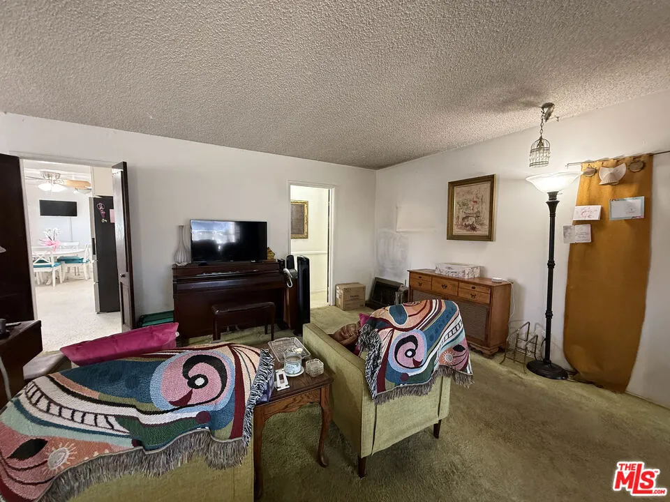 3810 S Dunsmuir Avenue, Los Angeles, California 90008 home-pic-3