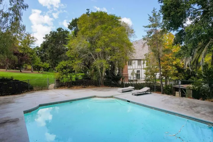 85 Fagan Drive, Hillsborough, California 94010