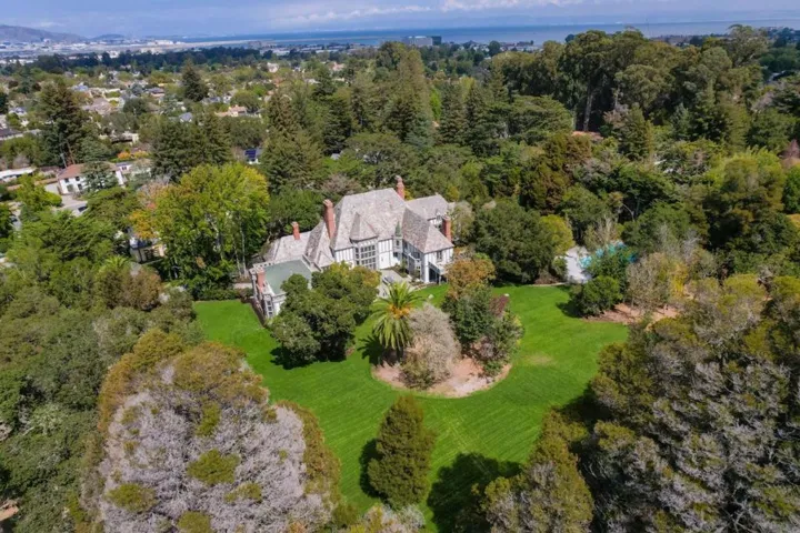 85 Fagan Drive, Hillsborough, California 94010