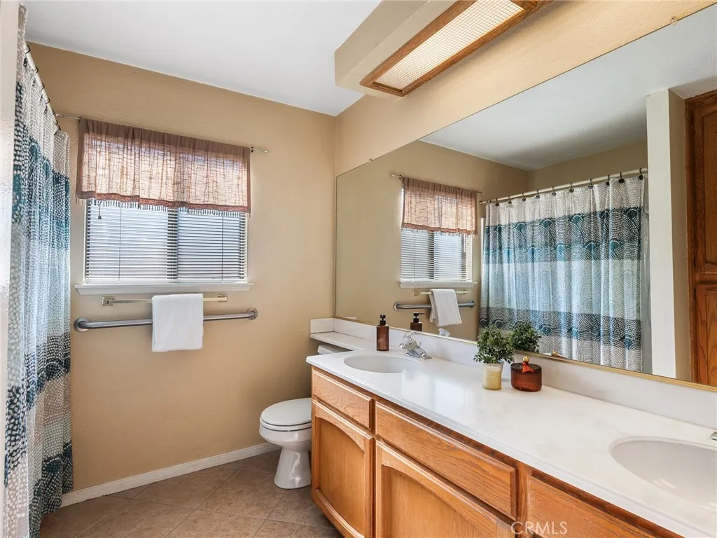 13411 Ivanpah Rd, Apple Valley, California 92308 home-pic-16